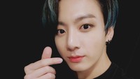 Pemenang Sexiest International Man 2020 dipilih lewat jajak pendapat. Jungkook keluar sebagai pilihan masyarakat dunia. (Foto: dok. Instagram/Twitter BTS) 