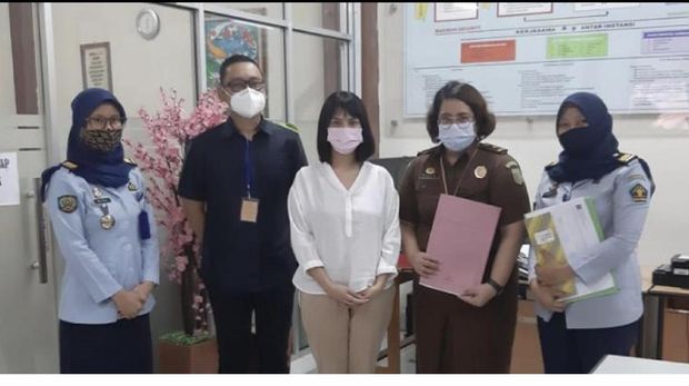 Potret saat Vanessa Angel Dieksekusi ke LP Pondok Bambu.