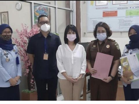 Potret saat Vanessa Angel Dieksekusi ke LP Pondok Bambu.