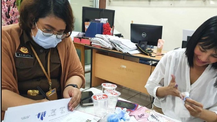 Potret saat Vanessa Angel Dieksekusi ke LP Pondok Bambu.