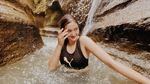 10 Potret Ranty Maria Mandi di Curug, Bahagia Banget!