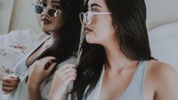 Sebelumnya sempat ramai Ranty Maria dikira minum alkohol lantaran mengunggah foto di sebuah tempat minum, hingga akhirnya dia mengaku sedang minum kopi. (Foto: dok. Instagram @rantymaria) 