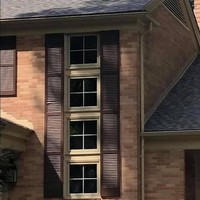 Jendela yang sangat tidak biasa bukan? jendela yang satu ini terdiri dari empat jendela kecil yang dipasang berdekatan. Aneh atau menarik? Foto: Vanessa Van Winkle