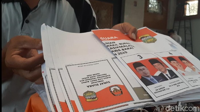 Sejumlah surat suara Pilbup Tasikmalaya rusak.
