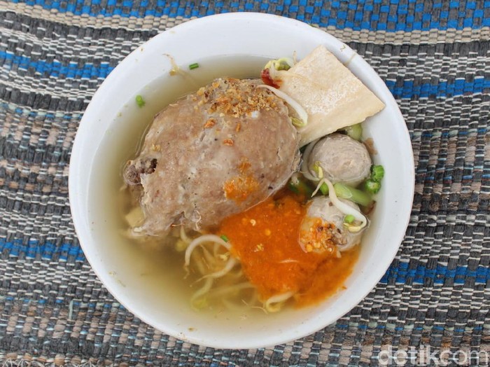 Serunya Makan Bakso Sambil Piknik di Bawah Pohon Teduh