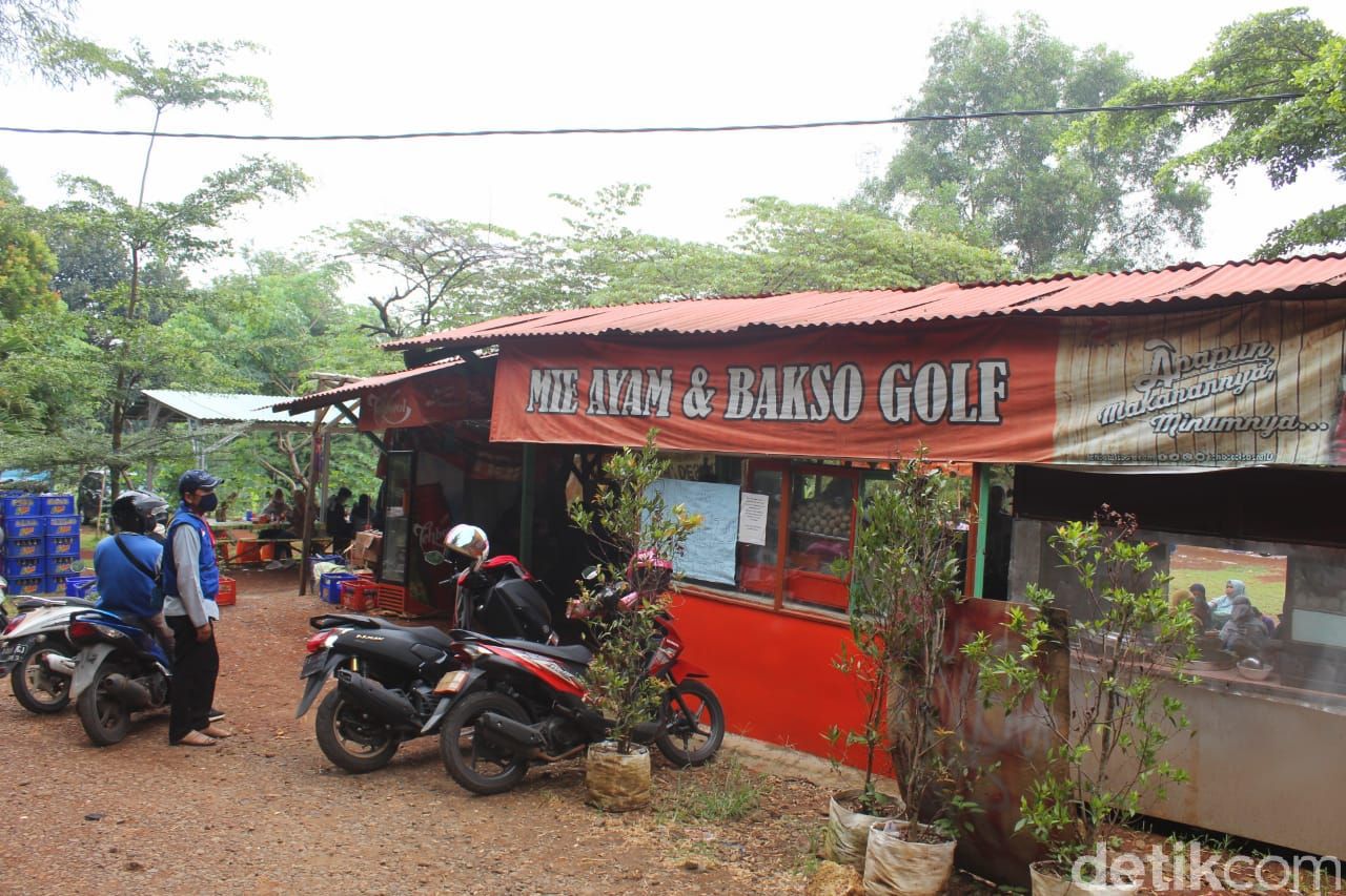 Serunya Makan Bakso Sambil Piknik di Bawah Pohon Teduh