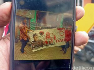 Spanduk Paslon Yena-Atep Dicoret Tulisan PKI Oleh Orang Tak Dikenal