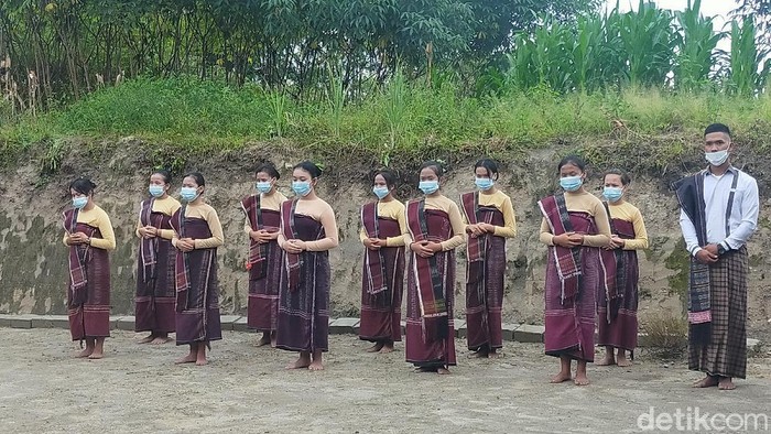 Tari Tor-tor di Desa Huta Tinggi