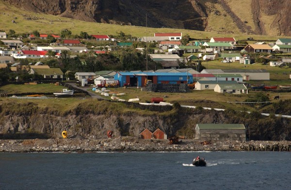 Pemerintah Inggris telah mengumumkan bahwa perairan di sekitar Tristan da Cunha akan menjadi kawasan laut lindung. Berapa luasnya, hampir 700.000 km persegi!  (Foto: Tristan de Cunha)