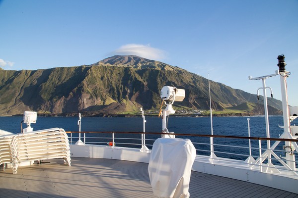 Kepulauan ini tidak memiliki bandara. Satu-satunya cara untuk bepergian ke sana adalah dengan kapal dari Cape Town. Pengunjung membutuhkan persetujuan sebelumnya dari Dewan Tristan da Cunha agar dapat masuk ke dalamnya (Foto: iStock) Kepulauan ini tidak memiliki bandara. Satu-satunya cara untuk bepergian ke sana adalah dengan kapal dari Cape Town. Pengunjung membutuhkan persetujuan sebelumnya dari Dewan Tristan da Cunha agar dapat masuk ke dalamnya (Foto: iStock)