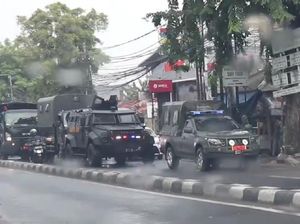 Beredar Video Kendaraan Taktis Koopssus TNI Show of Force di Depan Markas FPI