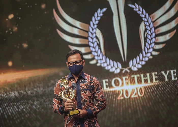 Wali Kota Bogor Bima Arya berhasil meraih penghargaan Best Government Officer for Accelerated Growth pada ajang People Of The Year 2020.