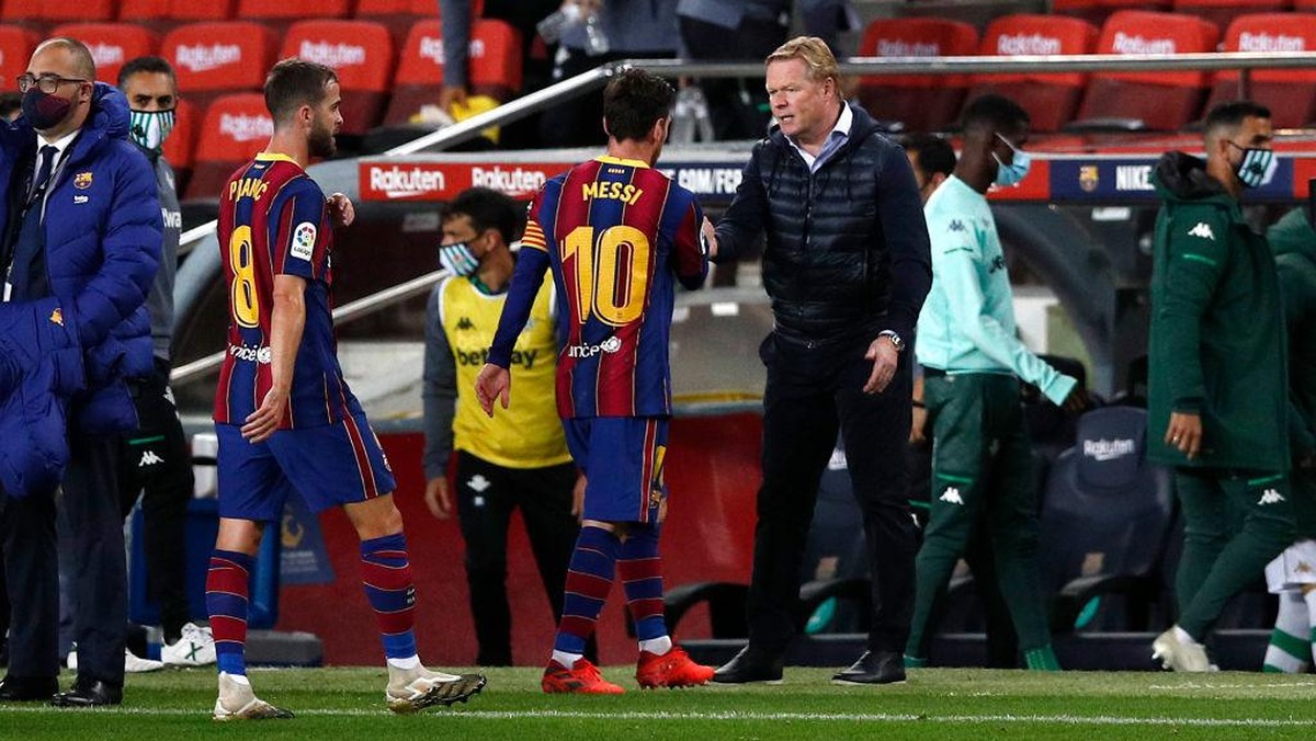 Pelatih Barcelona Ronald Koeman mewajarkan kemarahan Lionel Messi saat ditanya soal dirinya tak akur dengan Antoine Griezmann (Foto: Getty Images/Eric Alonso)