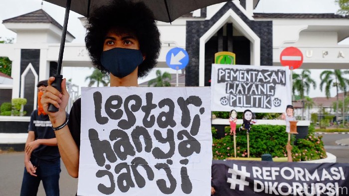 Aksi Aktivis Lingkungan di Karawang