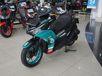 Potret Yamaha Aerox 155 Connected Berbaju Tim Petronas Sprinta