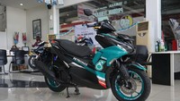 Yamaha Aerox 155 Connected edisi Petronas Sprinta ini rupanya merupakan hasil kreasi dari dealer Yamaha Mekar Motor, Bogor. Adapun pengerjaannya  dilakukan langsung oleh tim dari Cargloss Painting Shop. Hasilnya tentu saja rapi dan sangat presisi. Foto: Dok. Yamaha Mekar Motor