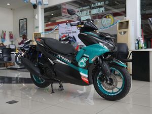 Kala Yamaha Aerox 155 Connected Berbaju Tim Petronas Sprinta, Cakep Juga