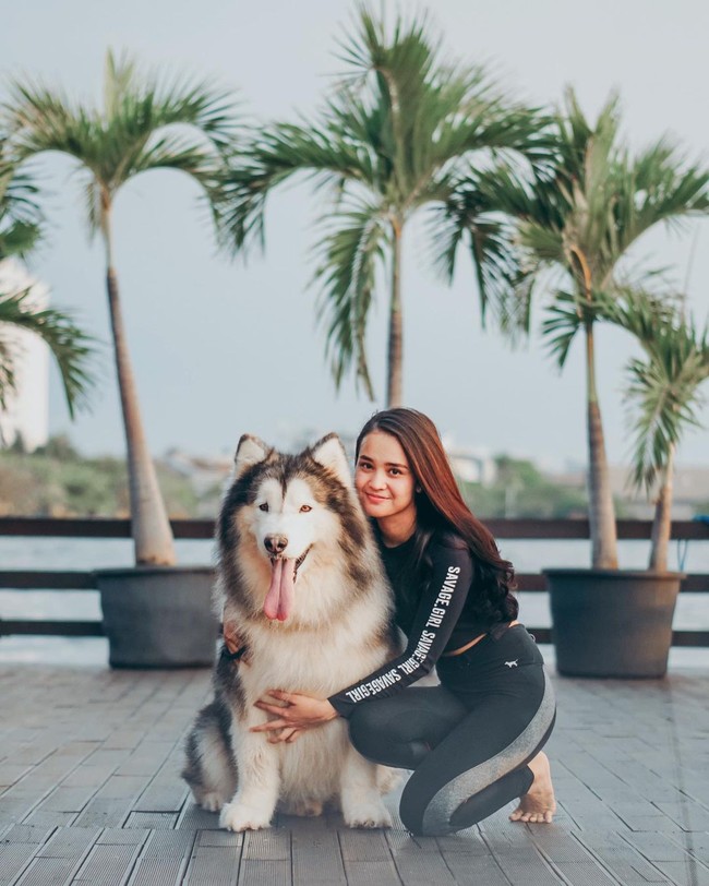 Siapa sangka bahwa ternyata Michelle Ziudith memiliki darah keturunan Jepang. Wajahnya yang Indonesia banget membuat tak banyak orang yang tahu kalau artis Indonesia yang satu ini ternyata blasteran. Foto: Instagram/@michelleziu