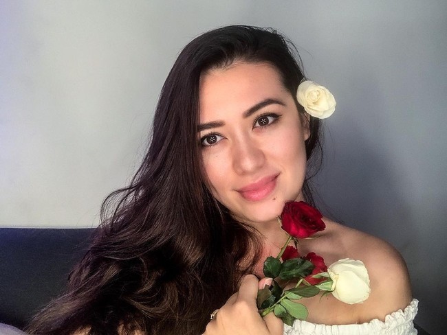 Amanda Gonzales adalah anak dari pesepakbola Christian Gonzales. Wajahnya yang Indonesia banget membuatnya tidak terlihat seperti blasteran. Tetapi sebenarnya Amanda memiliki darah keturunan Uruguay dari ayahnya loh. Foto: Instagram/@gonzalezamanda10