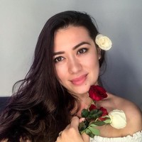 Amanda Gonzales adalah anak dari pesepakbola Christian Gonzales. Wajahnya yang Indonesia banget membuatnya tidak terlihat seperti blasteran. Tetapi sebenarnya Amanda memiliki darah keturunan Uruguay dari ayahnya loh. Foto: Instagram/@gonzalezamanda10