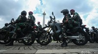Sebelumnya pasukan TNI menggelar apel pasukan di Monas, Jakarta.