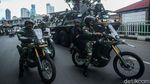 Bawa Panser Prajurit TNI Copot Spanduk Habib Rizieq