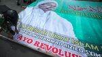 Bawa Panser Prajurit TNI Copot Spanduk Habib Rizieq