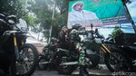 Bawa Panser Prajurit TNI Copot Spanduk Habib Rizieq