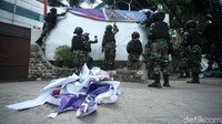 Dudung mengatakan pembersihan itu dilakukan menyusul pencopotan baliho bergambar foto Rizieq oleh sekelompok orang berseragam loreng. Dudung pun mengakui bahwa prajurit TNI yang melakukan pencopotan itu atas perintahnya.