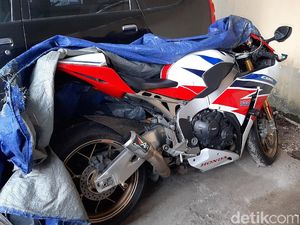 Honda CBR1000RR SP vs Ayla Dipicu Suara Knalpot, Ini Aturannya di Indonesia