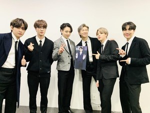 BTS Bawa Pulang 2 Piala di American Music Awards 2020