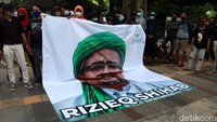 Diketahui aksi tersebut digelar sebagai bentuk protes. Salah satu koordinator aksi, Anjar menegaskan pihaknya menolak kedatangan Habib Rizieq ke Kota Bandung. Ia dan kawan-kawannya ingin Kota Bandung ini damai serta aman.