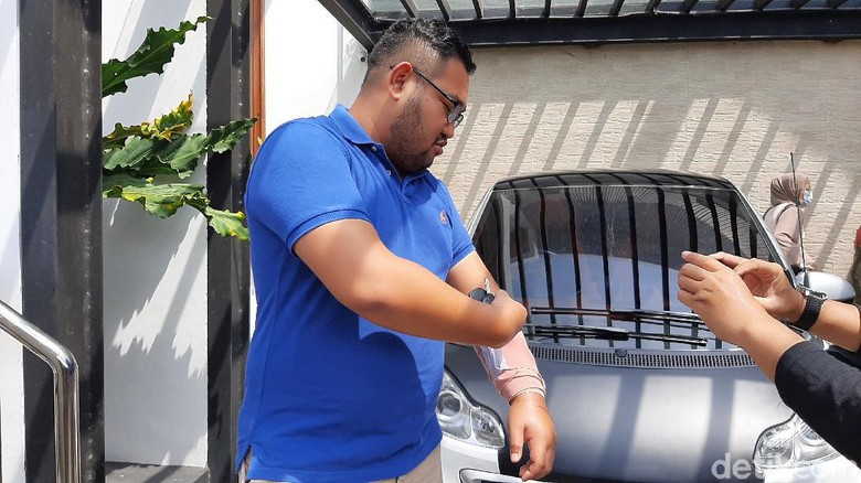 Dimas Prasetyahani, pengendara Honda CBR1000RR SP yang viral diseruduk pengemudi Ayla, Banyumas, Jumat (20/11/2020). Dimas Prasetyahani, pengendara Honda CBR1000RR SP yang viral diseruduk pengemudi Ayla, Banyumas, Jumat (20/11/2020).