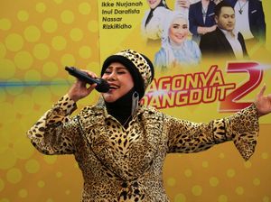 Elvy Sukaesih Ogah Asal Cipika-cipiki usai Kena COVID-19