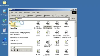 Windows 2000 dirancang untuk komputer klien dan server yang digunakan oleh korporat. Dirancang berdasarkan Windows NT, sistem operasi ini mengedepankan keamanan dengan proteksi file baru, cache DLL dan plug and play untuk hardware. Foto: The Verge
