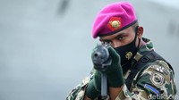 Sejumlah pasukan TNI mengikuti apel Gelar Pasukan Latihan Operasi Dukungan Tembakan TA 2020 di Pelabuhan JICT II, Tanjung Priok, Jakarta Utara, Jumat (20/11/2020).