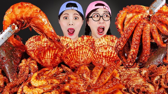Gurita Hidup hingga Samyang, 5 Video Mukbang Ini Ditonton Ratusan Juta Kali