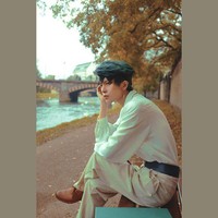 Ini adalah beberapa foto-foto Hakken saat bercosplay menjadi karakter pria. Bentuk wajah dan badannya memang terlihat benar-benar seperti seorang pria sungguhan ya? Foto: Instagram/@_hakkencoser_