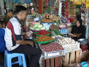 Harga Kebutuhan Pokok di Lamongan Turun Saat Musim Hujan