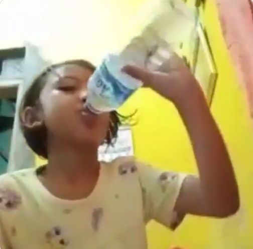 Bocah Tak Sengaja Minum Air Isi Ikan Cupang