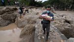 Jembatan Hancur Terdampak Badai Iota di Honduras