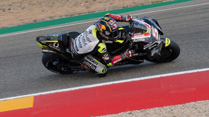 ALCANIZ, SPAIN - OCTOBER 23: Johann Zarco of France and Reale Avintia Racing rounds the bend during the free practice for the MotoGP of Teruel at Motorland Aragon Circuit on October 23, 2020 in Alcaniz, Spain. (Photo by Mirco Lazzari gp/Getty Images)