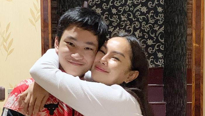 Kalina Oktarani dan Azka Corbuzier