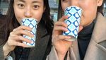 Pose Kang Sora saat Jajan Es Krim dan Kue Ini sangat Menggemaskan