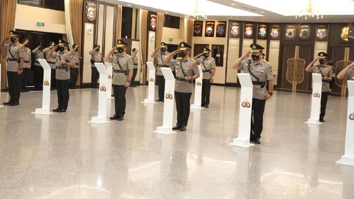 Kapolri Jenderal Idham Azis melantik Irjen Mohammad Fadil Imran dan Irjen Ahmad Dofiri sebagai Kapolda Metro Jaya dan Kapolda Jawa Barat (Dok. Mabes Polri).