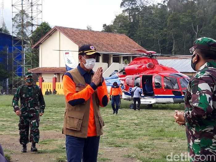 Kepala Badan Nasional Penanggulangan Bencana (BNPB), Doni Monardo datangi pengungsian Gunung Merapi di Boyolali, Jumat (20/11/2020).