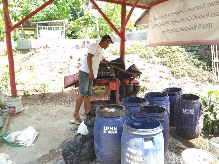 Komunitas di Cirebon menyulap sampah menjadi pakan lele