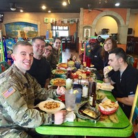 Kristania Virginia Besouw tertarik menjadi tentara agar bisa membuktikan pada dirinya sendiri bahwa wanita yang dianggap cantik dan pintar, bisa juga menjadi kuat dan teguh. Bahkan saat menjadi tentara Amerika Serikat, Kristy yang juga berprestasi. Foto: Dok. pribadi Kristania Virginia Besouw