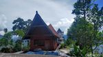 Foto: Pemandangan Cantik Danau Toba dari Menara Pandang Tele
