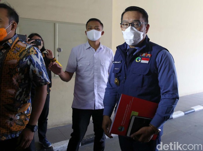 Gubernur Jawa Barat Ridwan Kamil memenuhi panggilan Bareskrim Polri di Jakarta. Kang Emil dimintai klarifikasi terkait acara Habib Rizieq di Bogor.